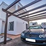 فيلة Elegant With Pool *