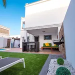 Elegant With Pool فيلة