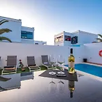 فيلة Elegant With Pool *
