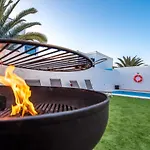 فيلة Elegant With Pool