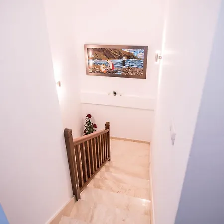 Villa Elegant Playa Blanca: Poolside Retreat *