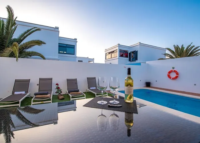 فيلة Elegant With Pool *