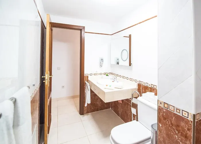 فيلة Elegant With Pool *