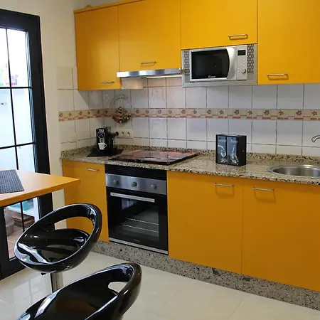 Villa Elegant Playa Blanca: Poolside Retreat *