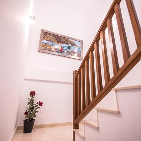 Villa Elegant Playa Blanca: Poolside Retreat *