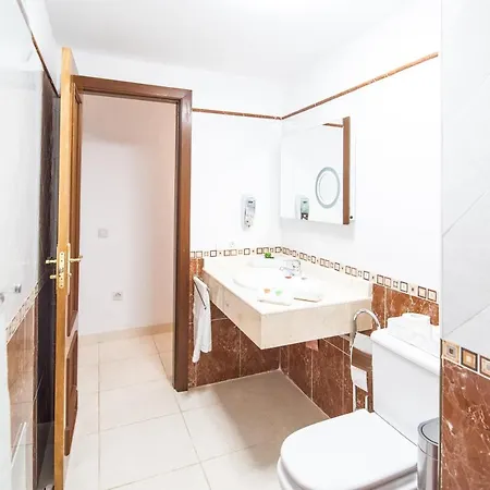 Villa Elegant Playa Blanca: Poolside Retreat *