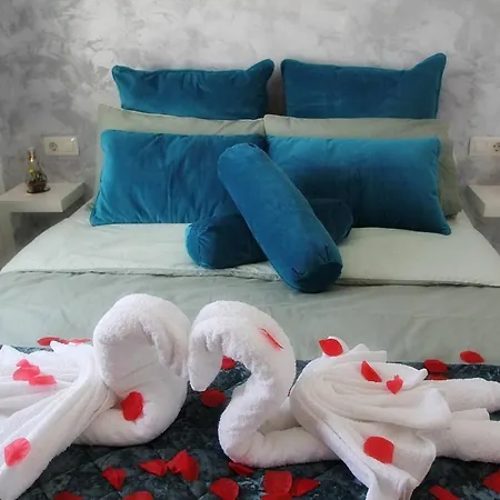 Villa Elegant Playa Blanca: Poolside Retreat