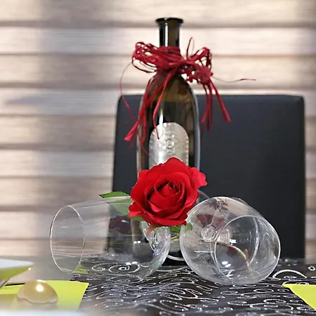 Elegant Playa Blanca: Poolside Retreat