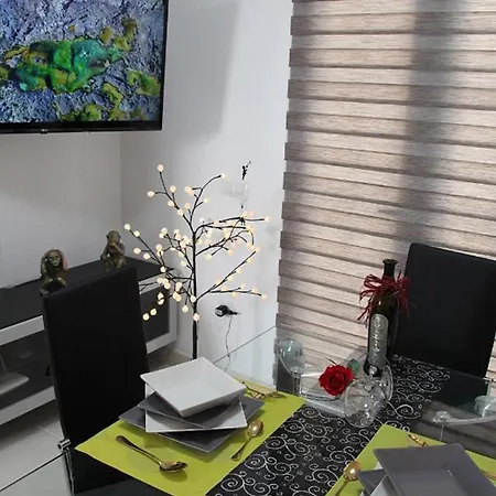 Elegant Playa Blanca: Poolside Retreat Playa Blanca (Lanzarote)