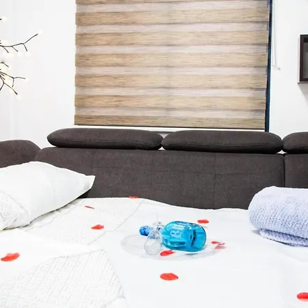 Elegant Playa Blanca: Poolside Retreat Playa Blanca (Lanzarote)