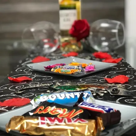 Elegant Playa Blanca: Poolside Retreat