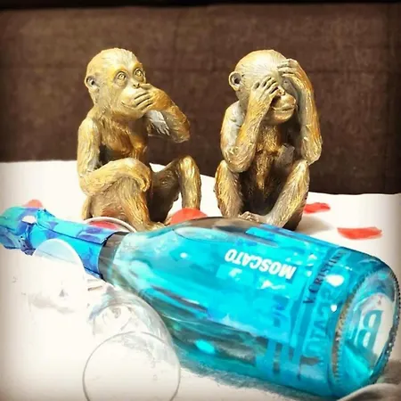 Elegant Playa Blanca: Poolside Retreat *