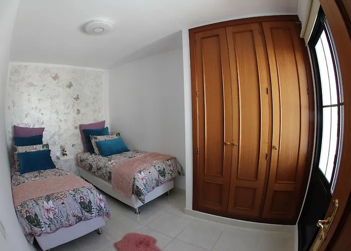 Villa Elegant Playa Blanca: Poolside Retreat