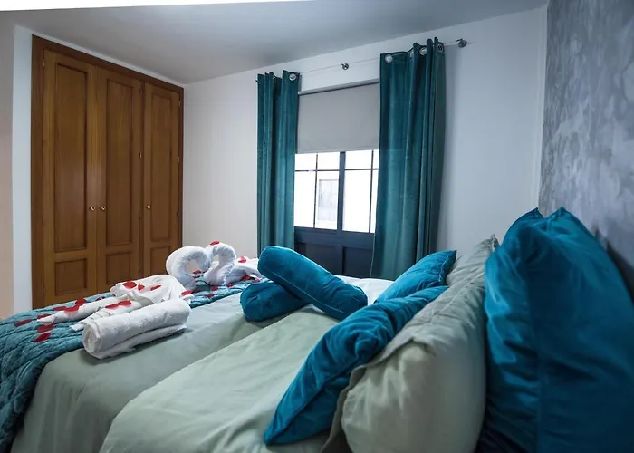 Villa Elegant Playa Blanca: Poolside Retreat