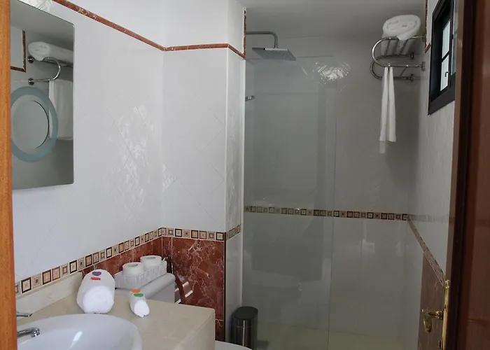 Elegant Playa Blanca: Poolside Retreat *