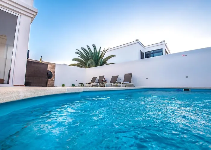 Elegant Playa Blanca: Poolside Retreat Villa Playa Blanca (Lanzarote)