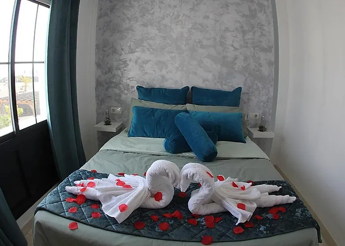 Elegant Playa Blanca: Poolside Retreat