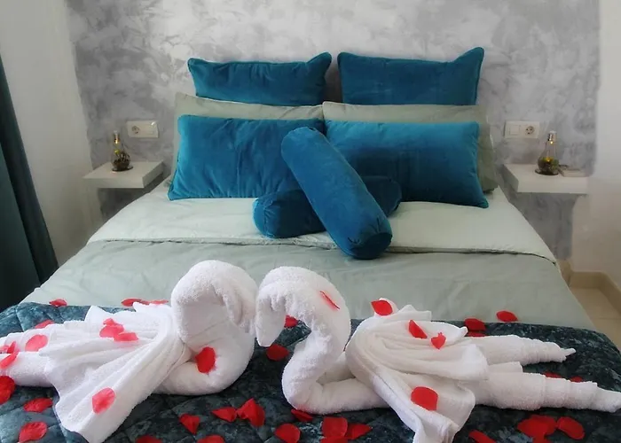 Villa Elegant Playa Blanca: Poolside Retreat