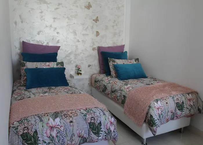 Elegant Playa Blanca: Poolside Retreat