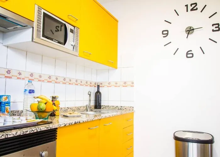 Villa Elegant Playa Blanca: Poolside Retreat *