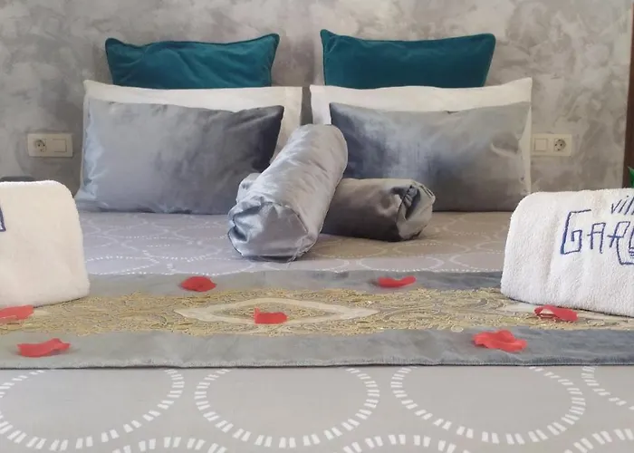 Villa Elegant Playa Blanca: Poolside Retreat