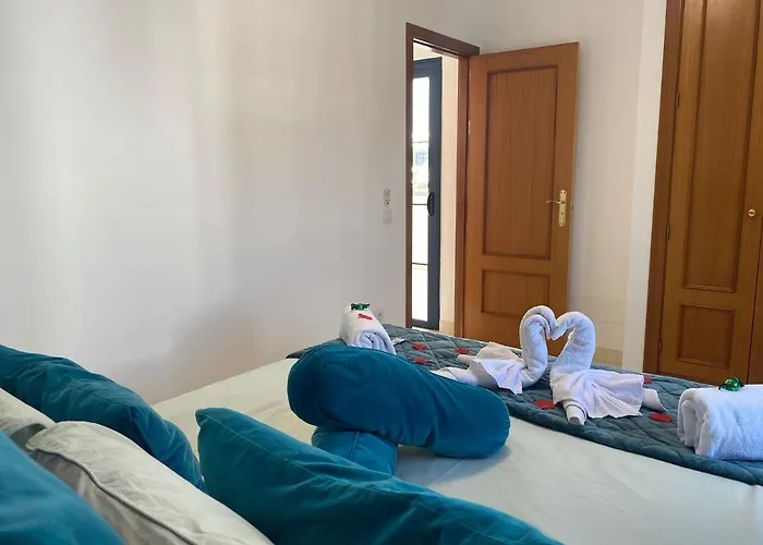 Villa Elegant Playa Blanca: Poolside Retreat