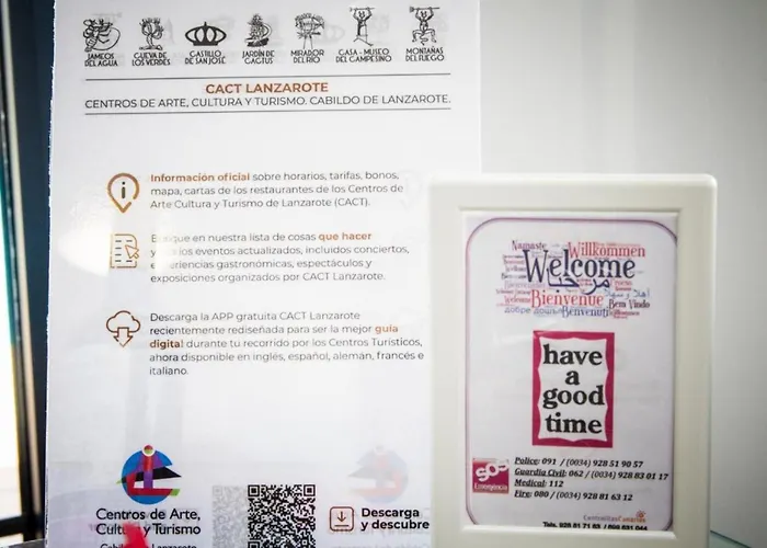 Villa Elegant Playa Blanca: Poolside Retreat *