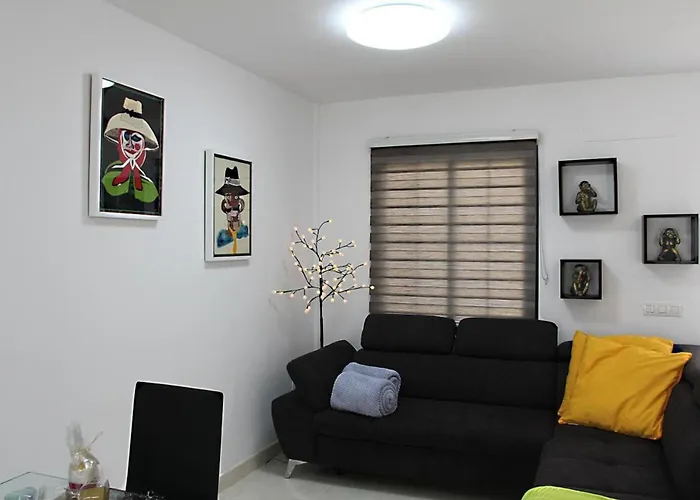 Elegant Playa Blanca: Poolside Retreat