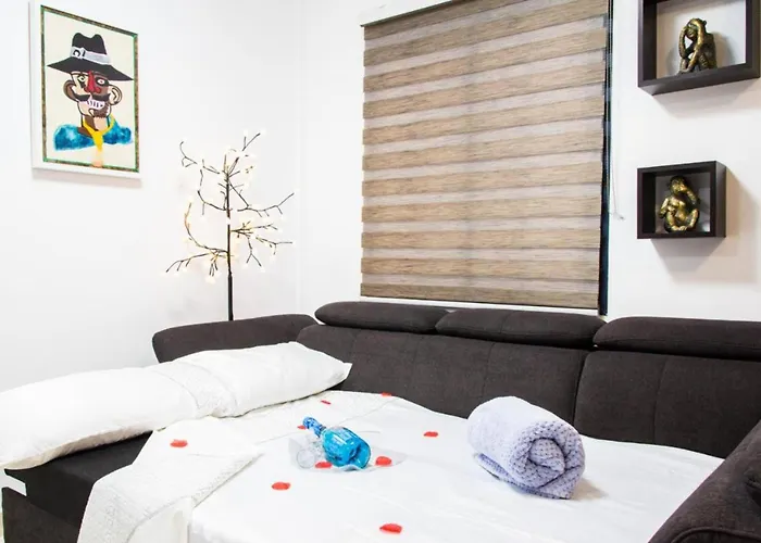 Elegant Playa Blanca: Poolside Retreat Villa *