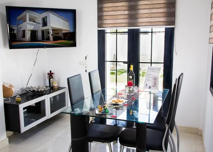 Elegant Playa Blanca: Poolside Retreat