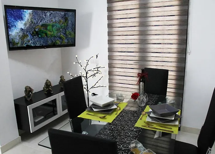 Elegant Playa Blanca: Poolside Retreat Villa *