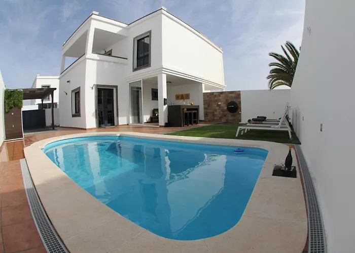 Elegant Playa Blanca: Poolside Retreat Villa