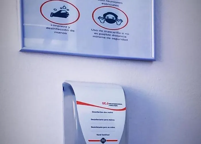 Elegant Playa Blanca: Poolside Retreat *