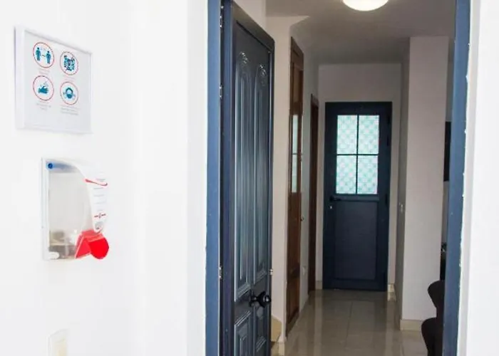 Elegant Playa Blanca: Poolside Retreat