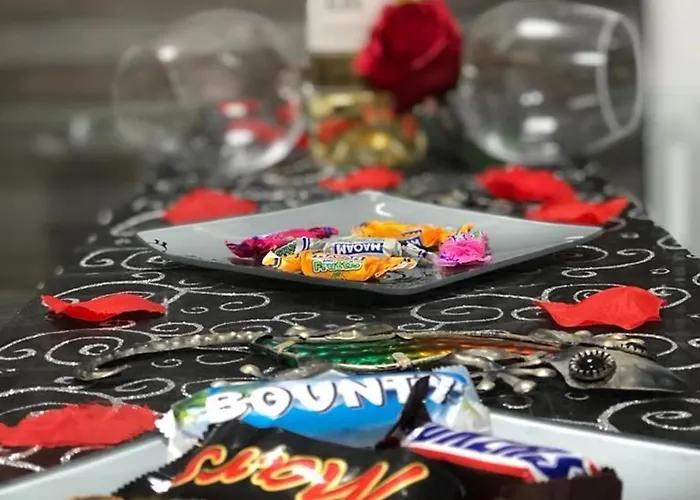 Elegant Playa Blanca: Poolside Retreat