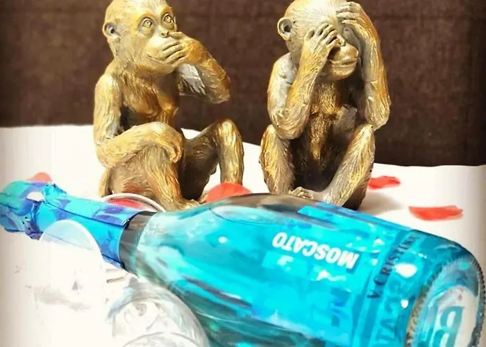 Elegant Playa Blanca: Poolside Retreat *