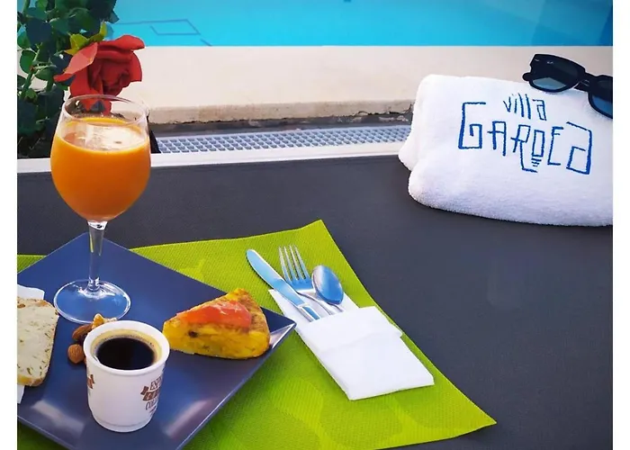 Elegant Playa Blanca: Poolside Retreat